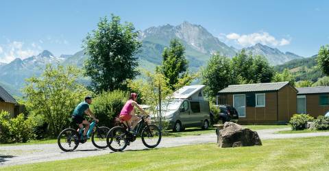 CAMPING AZUN NATURE ****, with mobile homes en Occitanie